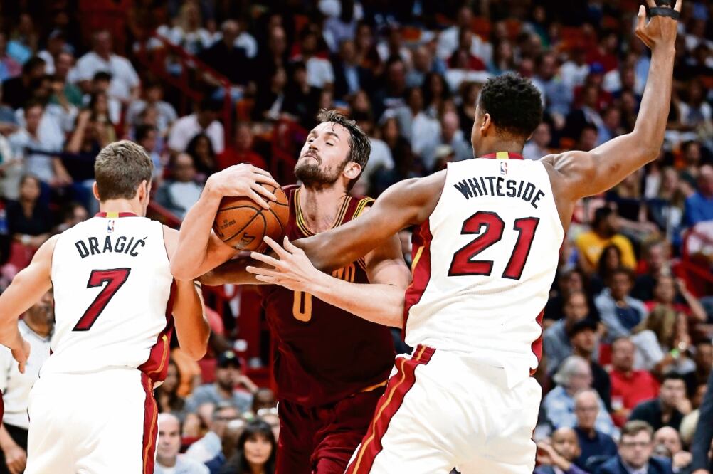 Kevin Love (0) contribuyó con 35 puntos, 7 rebotes y 9 asistencias (WILFREDO LEE. AP)