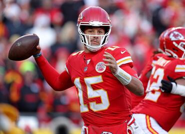 Patrick Mahomes impone récord de franquicia en triunfo de los Chiefs sobre los Raiders