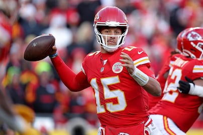 Patrick Mahomes impone récord de franquicia en triunfo de los Chiefs sobre los Raiders
