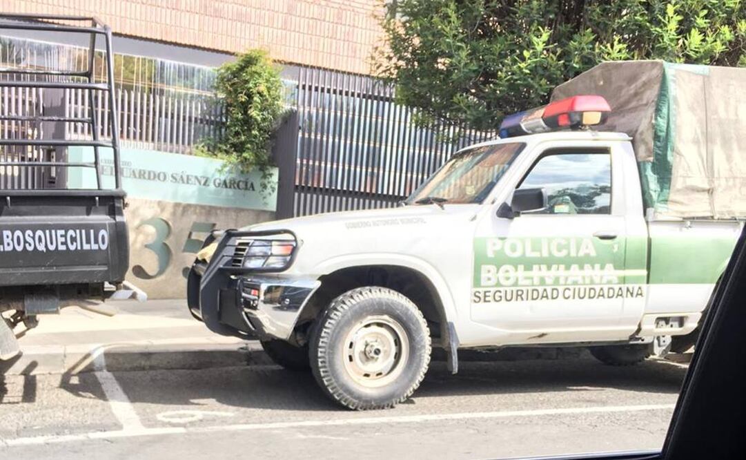 Policías de Bolivia en sede de México en ese país (Fotos: Cortesía Secretaría de Relaciones Exteriores)