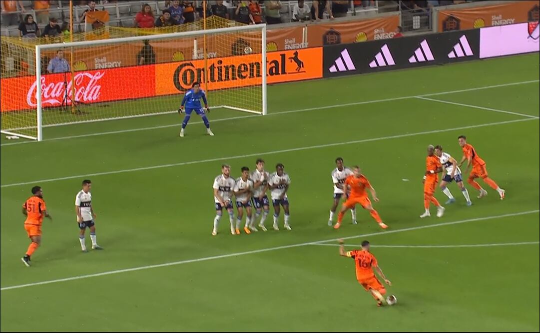 Gol de Héctor Herrera de tiro libre