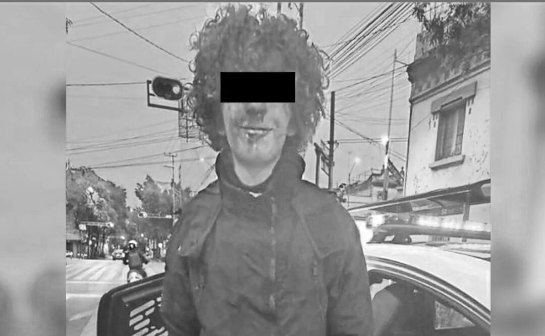 El joven no mostraba arrepentimiento e, incluso, sonreía cuando era subido a una patrulla. Foto: Especial