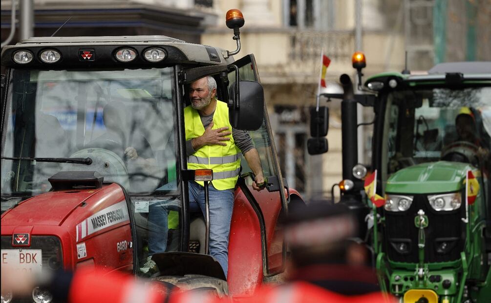 Los agricultores españoles comenzaron sus protestas el pasado 6 de febrero con cortes en carreteras y diversas tractoradas de la plataforma 6F. Foto: AFP
