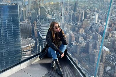 Yanet García se luce en mini vestido de Santa Claus