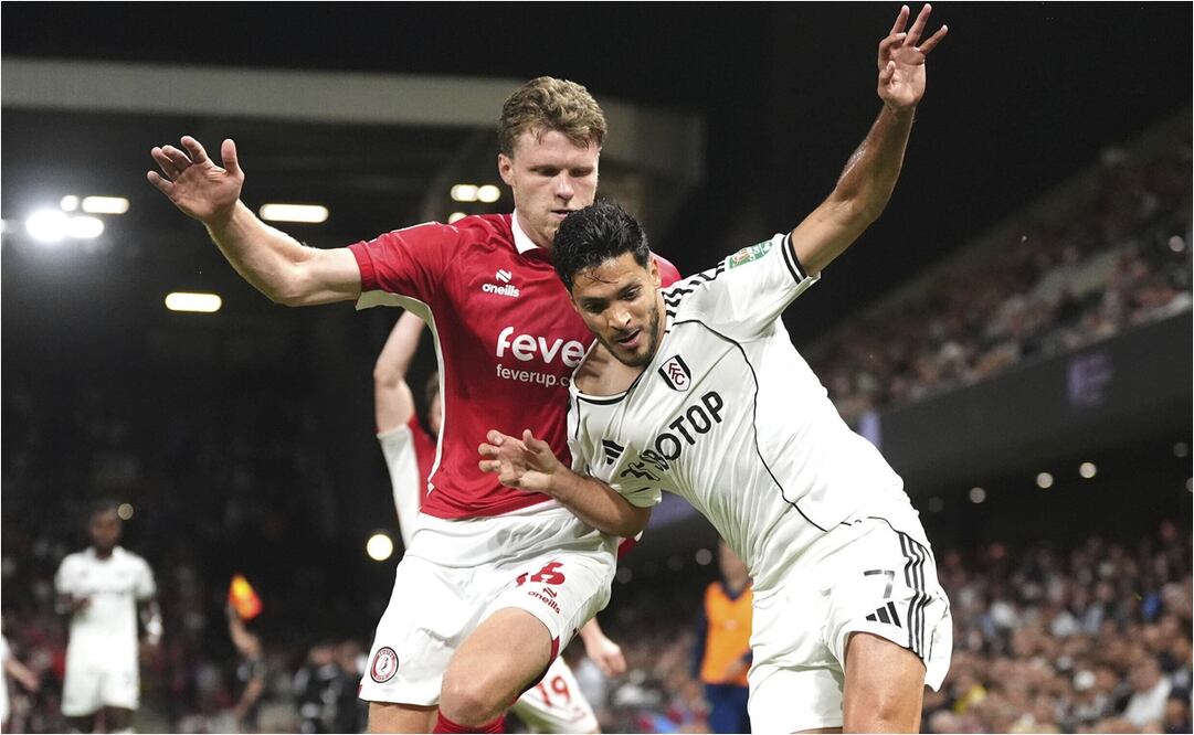 Raúl Jiménez durante el partido del Fulham frente al Bristol City. FOTO: AP