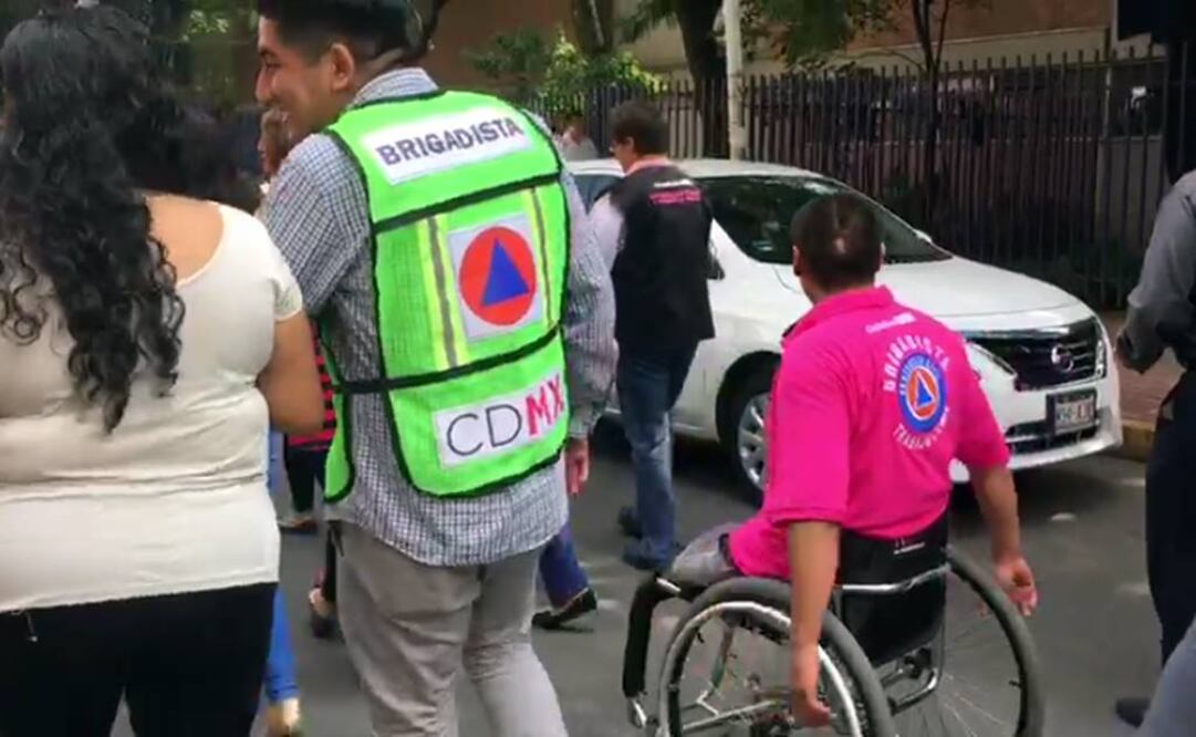 Participan personas con capacidades diferentes en brigadas de PC