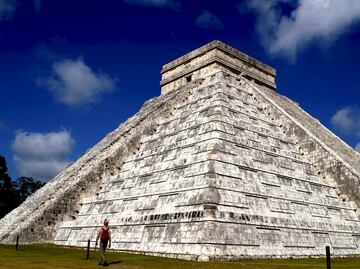 Pirámide de Kukulkán está construida sobre un cenote