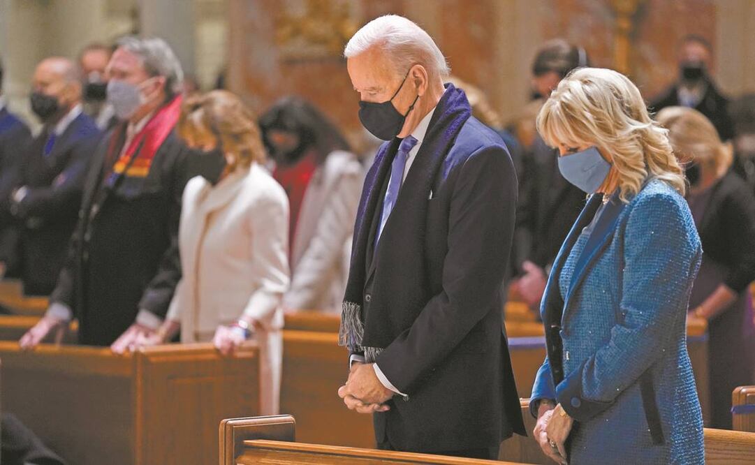 El demócrata Joe Biden y su esposa, Jill Biden, durante una misa en la Catedral de San Mateo el Apóstol, en Washington, el pasado 20 de enero. Foto: Archivo/ AFP.