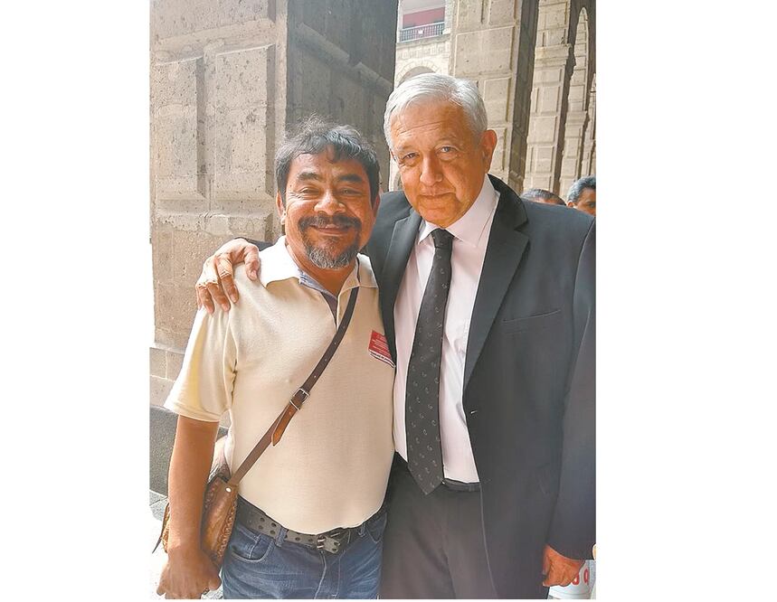 Felipe de la Cruz y el presidente Andrés Manuel López Obrador sostuvieron una reunión con padres de los 43 normalistas. Foto: ARCHIVO EL UNIVERSAL