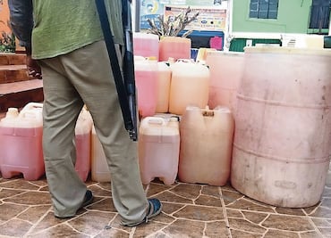 Autodefensas decomisan 15 mil litros de gasolina