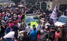 Maestros de la CNTE y policías se enfrentan en la calle 5 de mayo en la CDMX; no reportan heridos