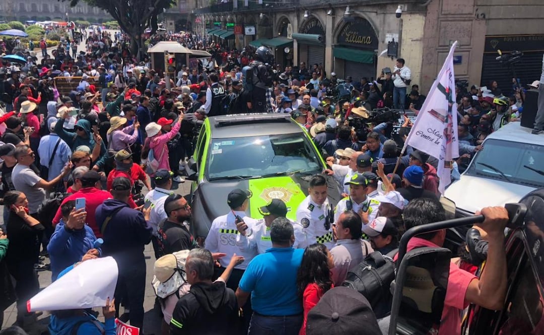 Se registra enfrentamiento entre integrantes de la CNTE y policías de Tránsito de la CDMX (18/03/2026). Foto: Diego Simón Sánchez / EL UNIVERSAL