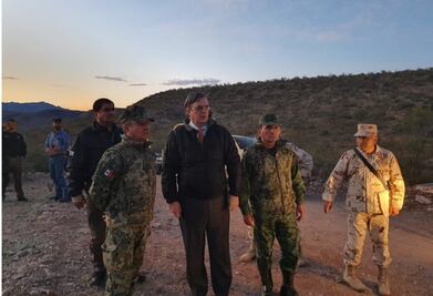Ebrard recorre lugar de masacre a los LeBarón; no hay tensión con EU, dice