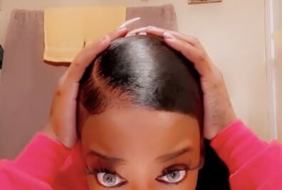 Mujer usa pegamento industrial en el pelo y termina en el hospital