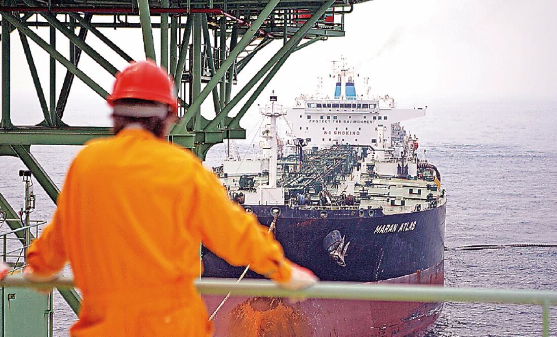 La empresa petrolera nacional aseguró que los cambios aprobados recientemente en el sistema de pensiones le permitirán reducir la carga de su pasivo laboral (ARCHIVO EL UNIVERSAL)