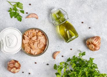 Llega a fin de quincena con esta receta de chiles rellenos de atún