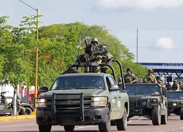 Camioneta de la Guardia Nacional vuelca y se incendia; hay 6 heridos y una oficial muerta