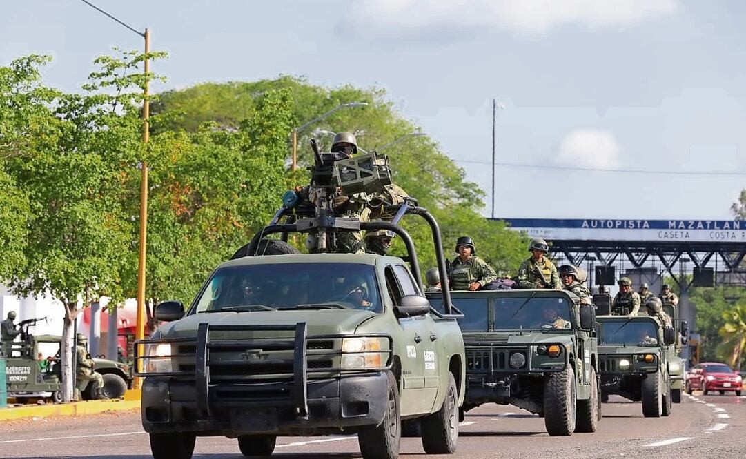 Cuatro contingentes del Ejército, Fuerzas Especiales y Guardia Nacional, han
arribado a Culiacán tras la reunión de autoridades federales y estatales. Foto: Especial