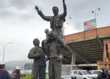 Retiran estatua del torero César Rincón, tras prohibir las corridas de toros en Colombia