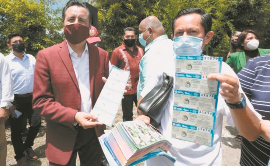 El gobernador Cuitláhuac García Jiménez informó que los cachitos ya están disponibles en los más de 12 mil puntos de venta del país. Foto: Especial.