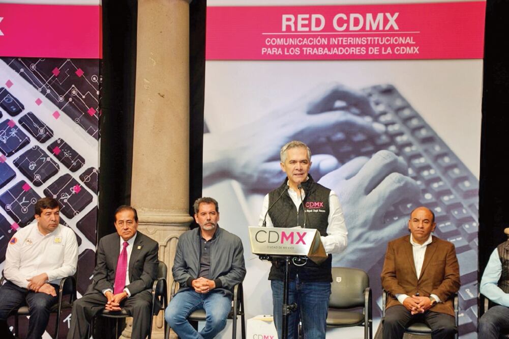 Miguel Ángel Mancera, jefe de Gonierno, detalló que poner en operación la plataforma Red CDMX forma parte de los trabajos de reconstrucción de la capital del país y de digitalización de los procesos administrativos. Foto: ESPECIAL