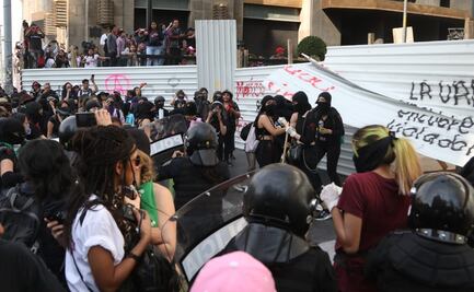 Vandalizan edificios, monumentos y calles durante marcha del 8M