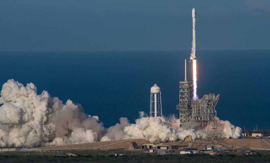 Cohete Falcon 9 en el Centro Espacial Kennedy, en 2017. Foto: EFE/Spacex, archivo