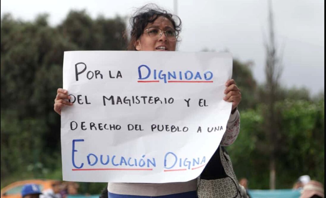 Maestros del Estado de México se manifiestan en la caseta de cobro de San Marcos de la autopista México-Puebla para exigir pagos y basificación. Foto: Carlos Mejía/EL UNIVERSAL