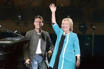 Hillary Clinton se convierte en salsera y comediante