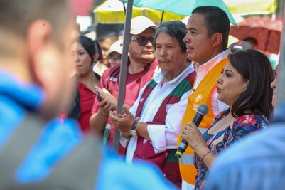 Brugada se reúne con afectados por incendio en asentamiento irregular de Lindavista; les promete ayuda y analizar opción para vivienda