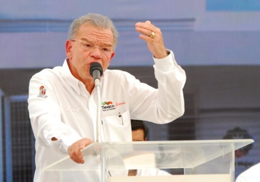 Cae un gobernador más de la famosa foto con Enrique Peña Nieto