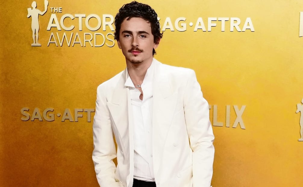 Timothée Chalamet de chaqueta crema y pantalón negro Prada. Foto: AP