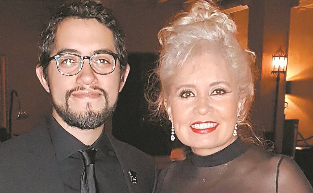 Su madre, Carla Estrada, ha colaborado con él en un video. Foto: Facebook