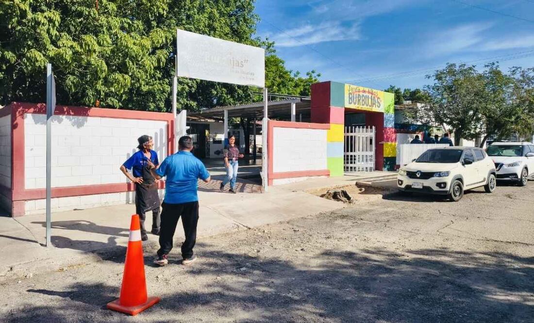 Evacúan a menores de jardín de niños y a adultos mayores tras explosión de transformador en Hermosillo (13/11/2025). Foto: Especial