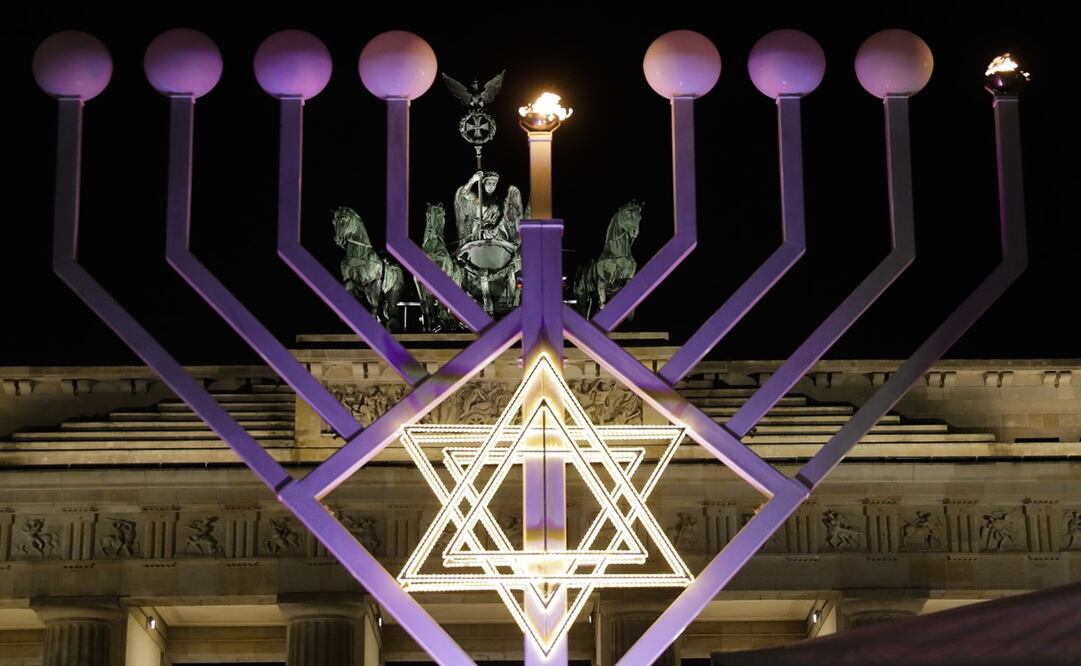 Las familias judías encienden ocho velas durante Hanukkah - Foto: Markus Schreiber/AP
