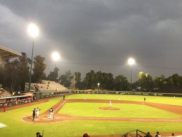 Diablos Rojos derrota a Saraperos