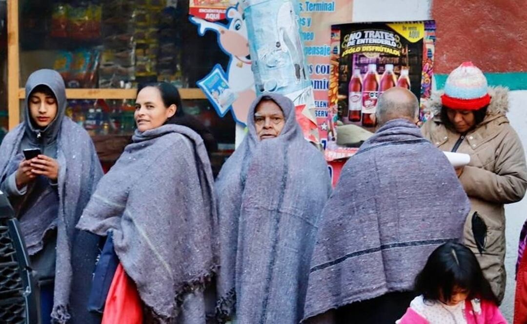 Gobierno de CDMX arrancará entrega de cobijas y comidas calientes por temporada invernal.
Foto Ilustrativa. Foto: Especial