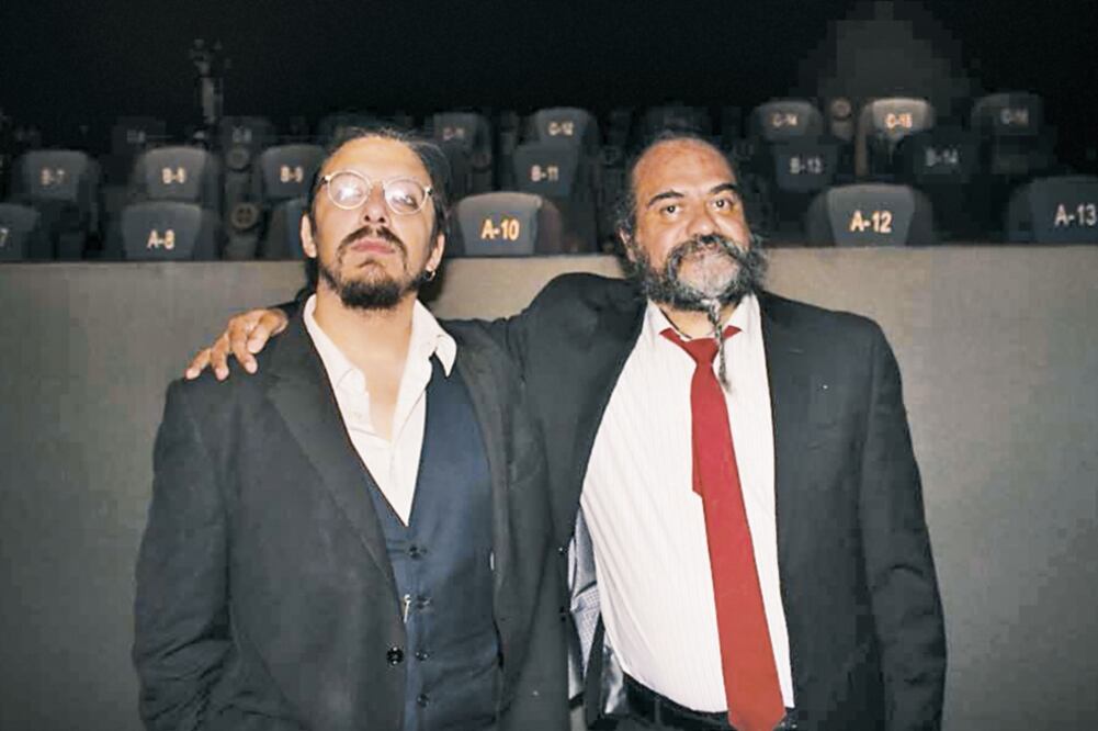 Pablo Robles, hijo de Germán Robles y Alberto Neri, director del certamen. (CORTESÍA)