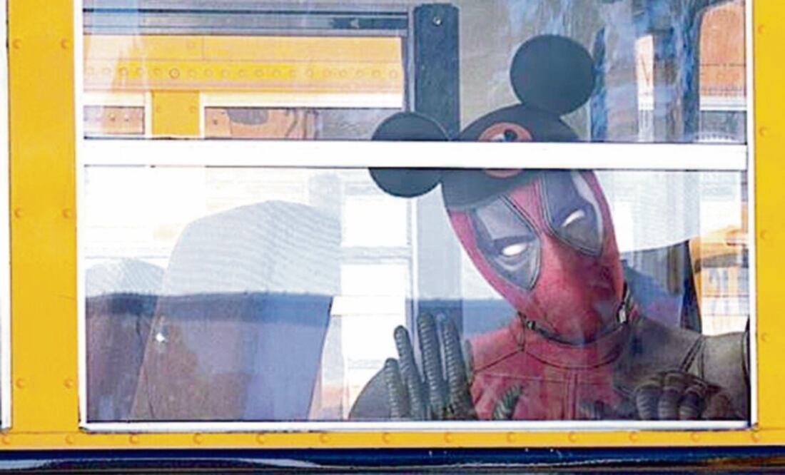 Tras la noticia, Ryan Reynolds le puso orejas de Micky a Deadpool. Fotografía: INSTAGRAM