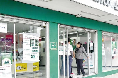 Banco Azteca denuncia a presidenta de Cofece