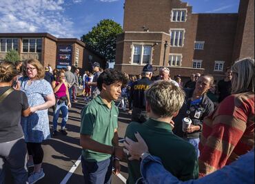Tiroteo en escuela católica de Minneapolis; un niño se encuentra en estado crítico y otros dos están en estado grave