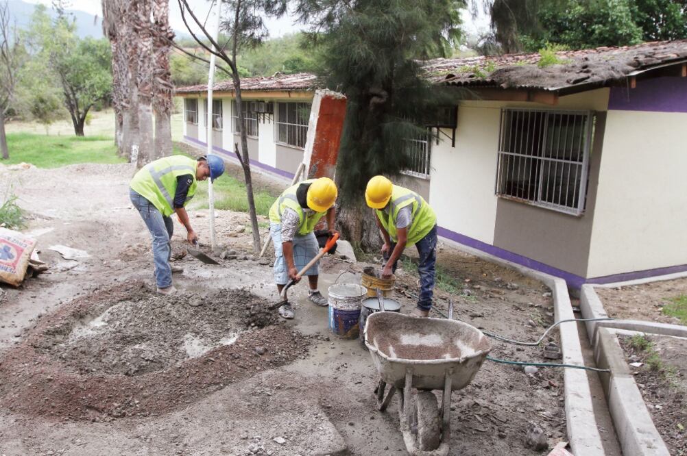 Con Escuelas al CIEN se planea el mejoramiento de muebles sanitarios, desarrollo de mejores espacios para maestros, infraestructura para la conectividad, además de la instalación de techumbres. (ARCHIVO EL UNIVERSAL)