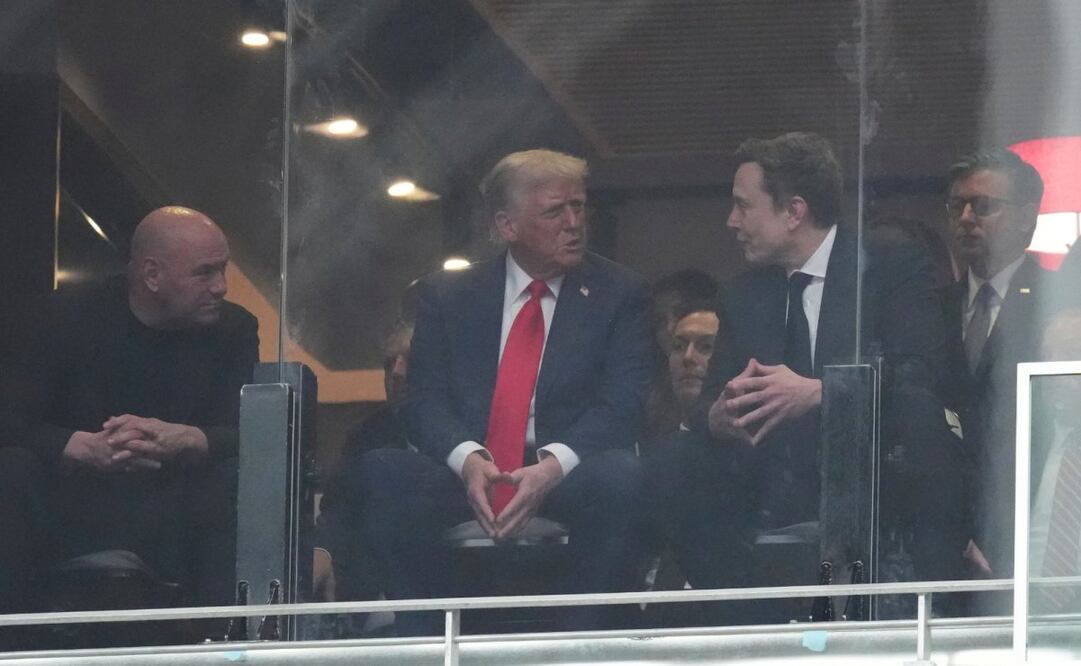 El presidente Trump junto a Elon Musk, en el homenaje a Charlie Kirk. (21/09/25) Foto: AP