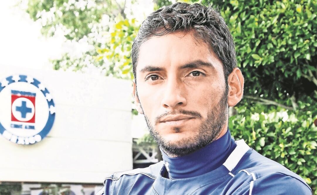 El portero de Cruz Azul sufrió burlas de un juez de línea. (ARIEL OJEDA. EL UNIVERSAL)