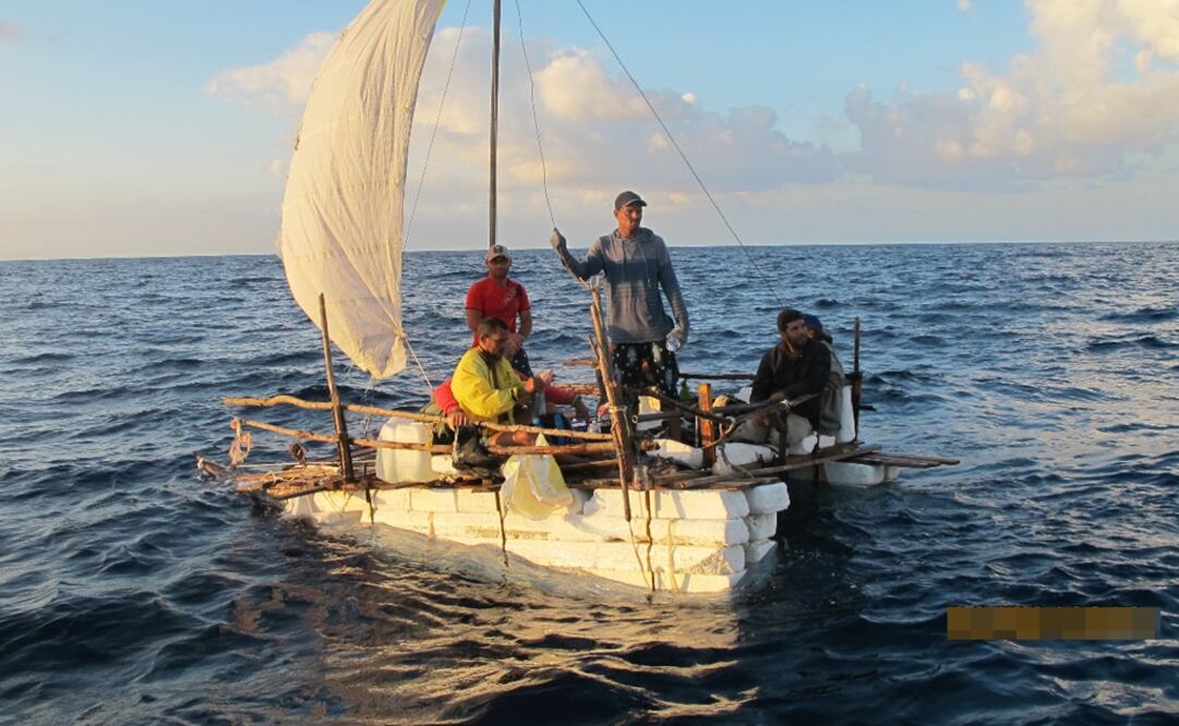 Los ciudadanos cubanos fueron ubicados a la deriva aproximadamente a 237 kilómetros (128  millas náuticas) al Noroeste de Isla Mujeres, Quintana Roo. /Especial