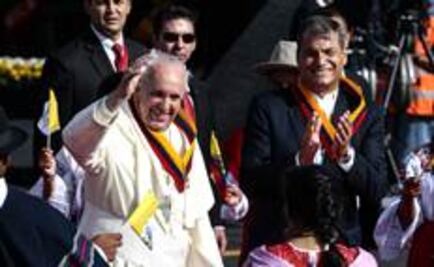 Papa Francisco llega a Ecuador