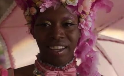 Actor de "Emily In Paris" arrestado en Japón por presunto tráfico de drogas