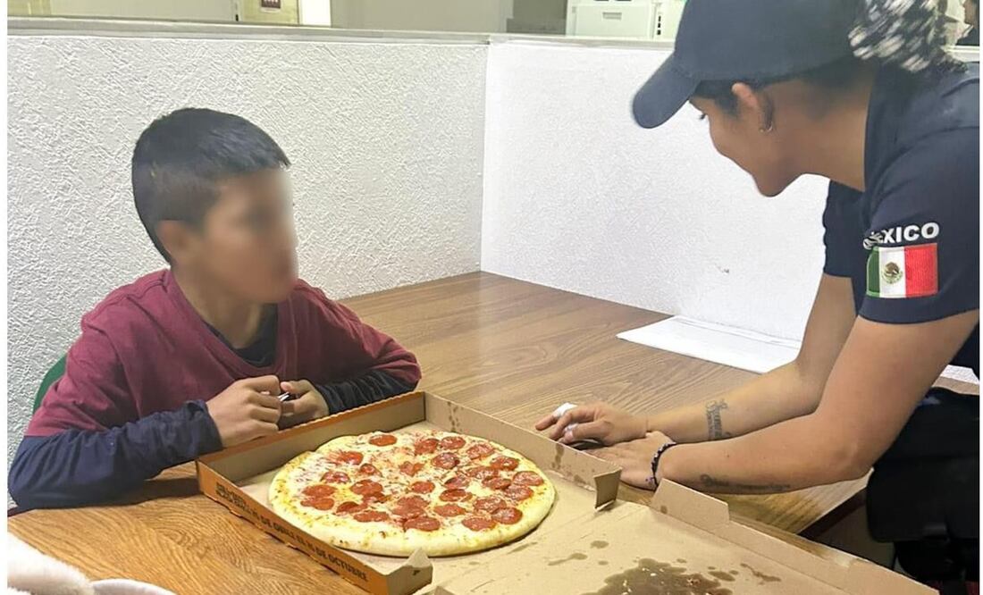 Este 24 de octubre, una elemento de la Policía Violeta rescató a un niño de 11 años en Zempoala, Hidalgo que era agredido y encadenado por su madre. Foto: Especial