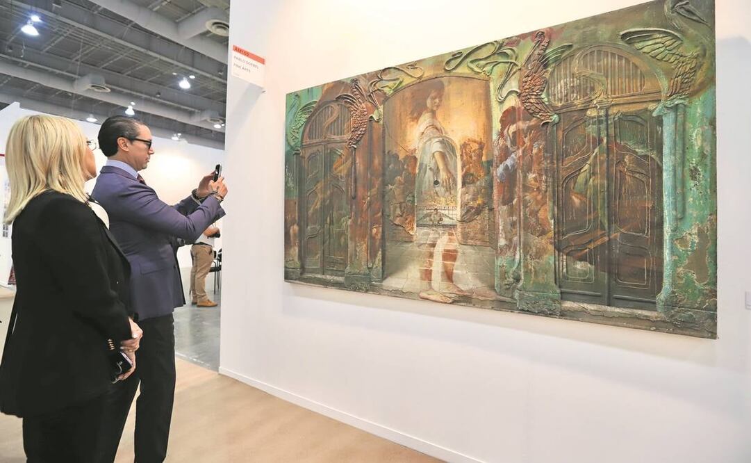 Uno de los protagonistas de esta edición es el formato tradicional de la pintura. En la imagen, una obra del recién fallecido Rafael Cauduro. Foto: Berenice Fregoso/ EL UNIVERSAL