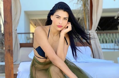 Kristal Silva presume su figura de infarto en mini bikini rojo